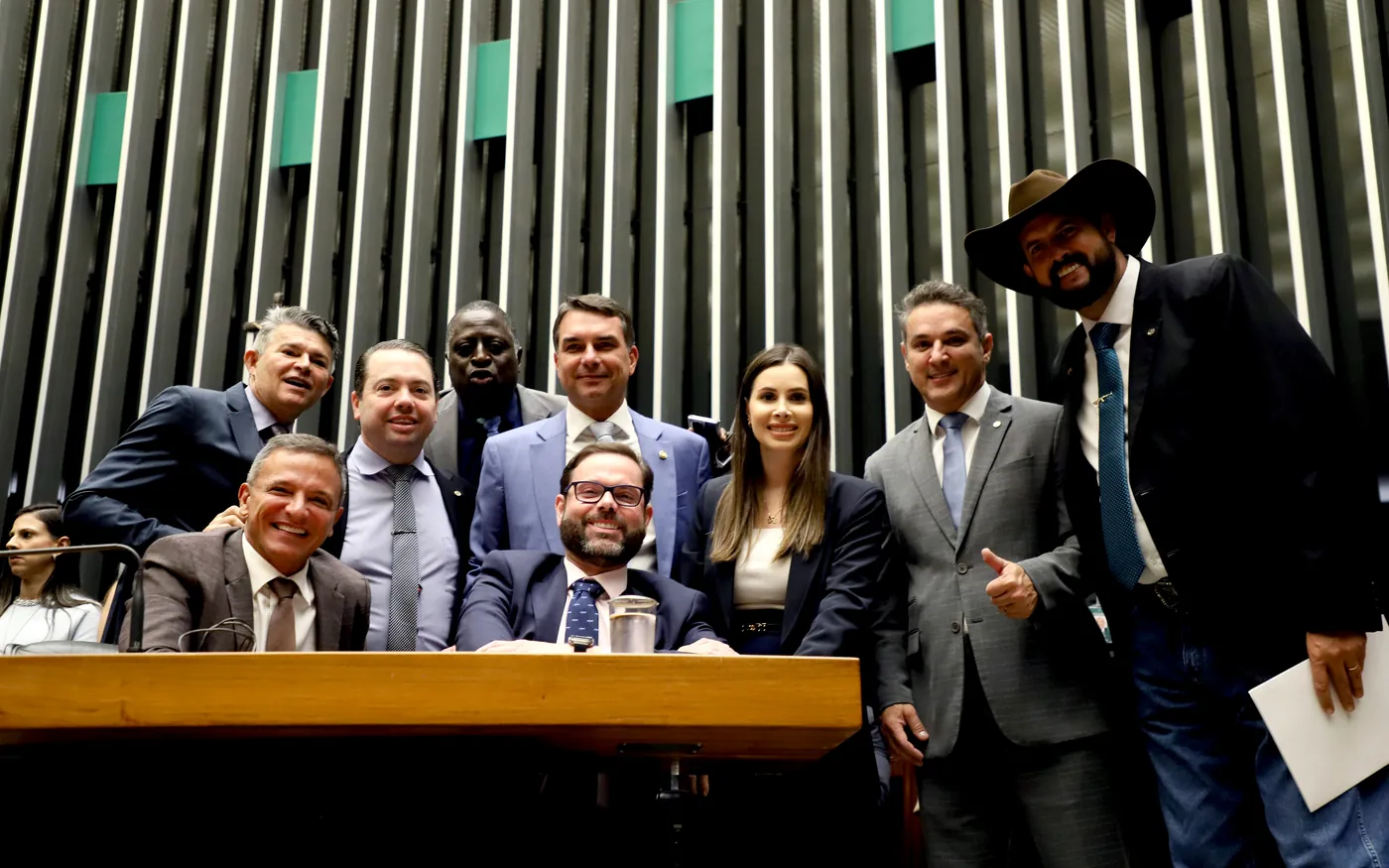 PL 6096/2023 — Acesso à água em estabelecimentos